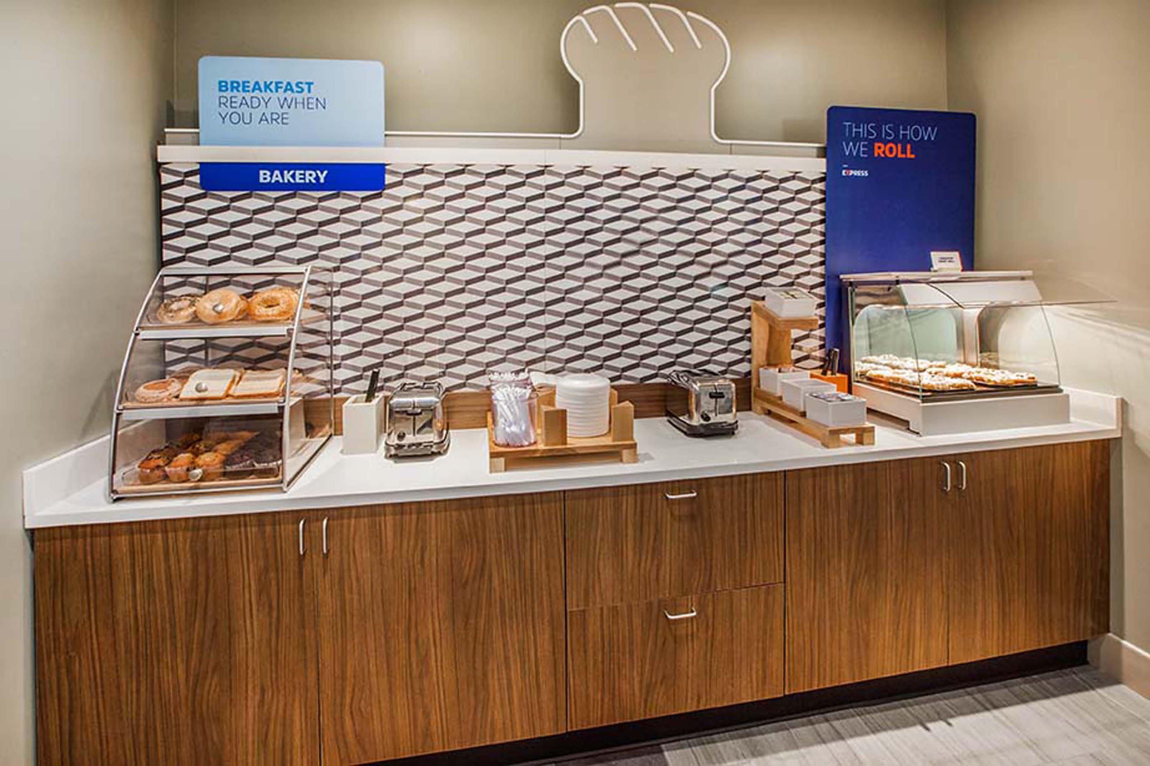 Holiday Inn Express Hotel & Suites Youngstown - North Lima/Boardman By Ihg Esterno foto